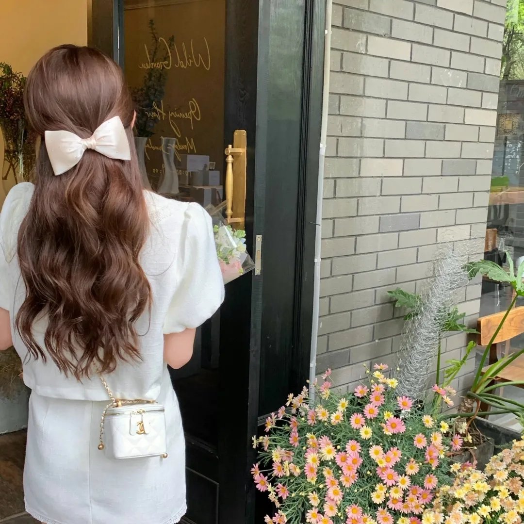 属于她们的片刻